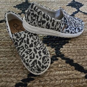 Womens hey dude misty slip on nwot size 8 cheetah print